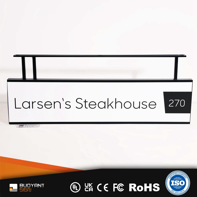 二手车市场里的金属名片，如何挑选靠谱的标识标牌厂家？-第1张图片-中国标牌厂家